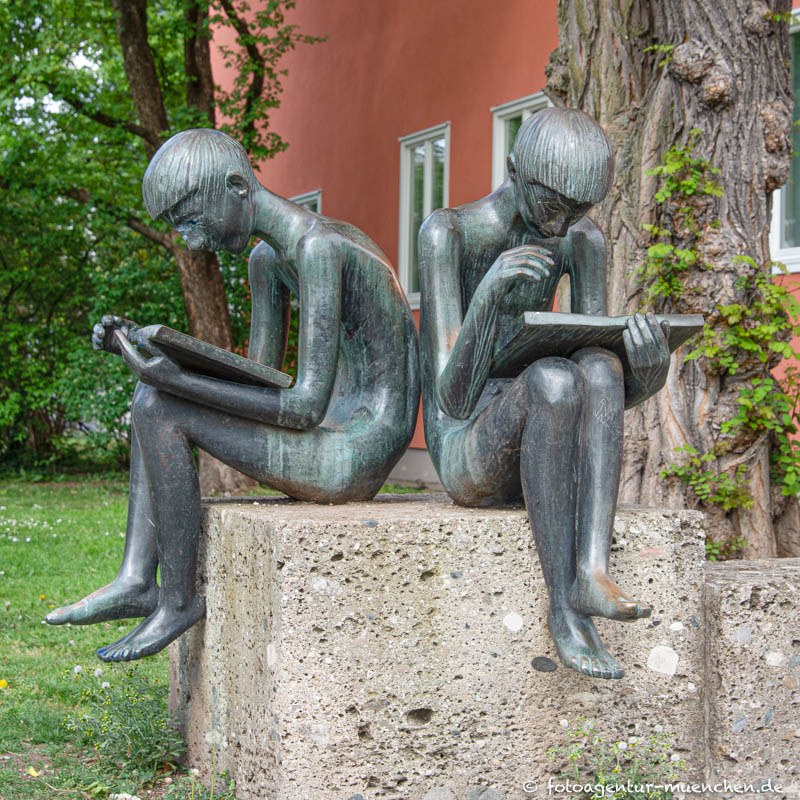 Lesende Buben