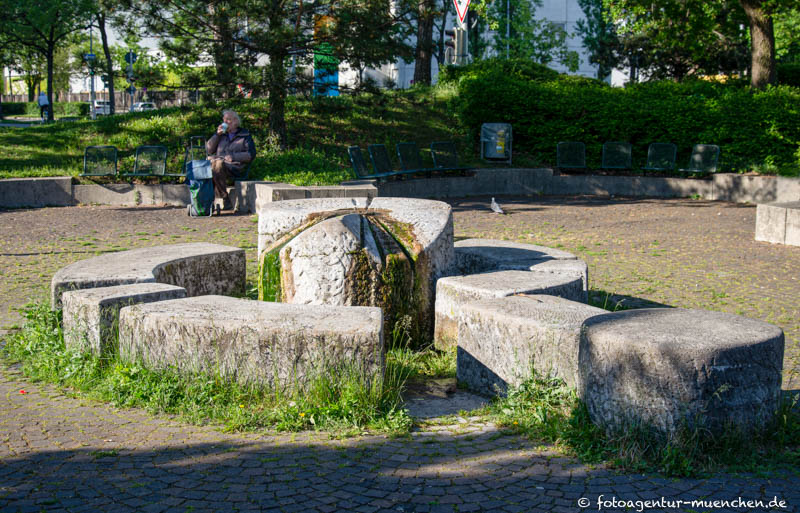 Wasserspiele Steinquader, Brundagebrunnen