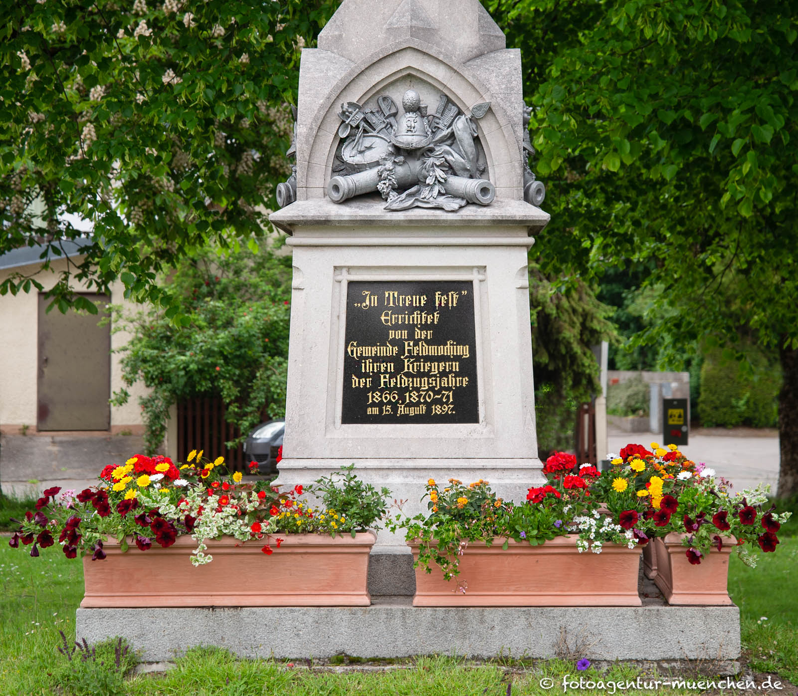 Kriegerdenkmal - Mariensäule