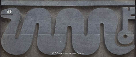 Koenig Fritz - Schlangenrelief