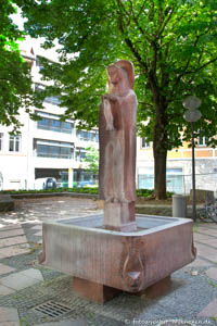 Henselmann Josef - St.-Benno-Brunnen
