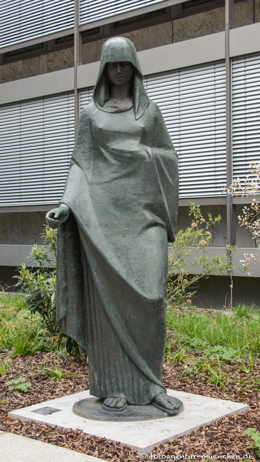 Die Trauernden - Witwe