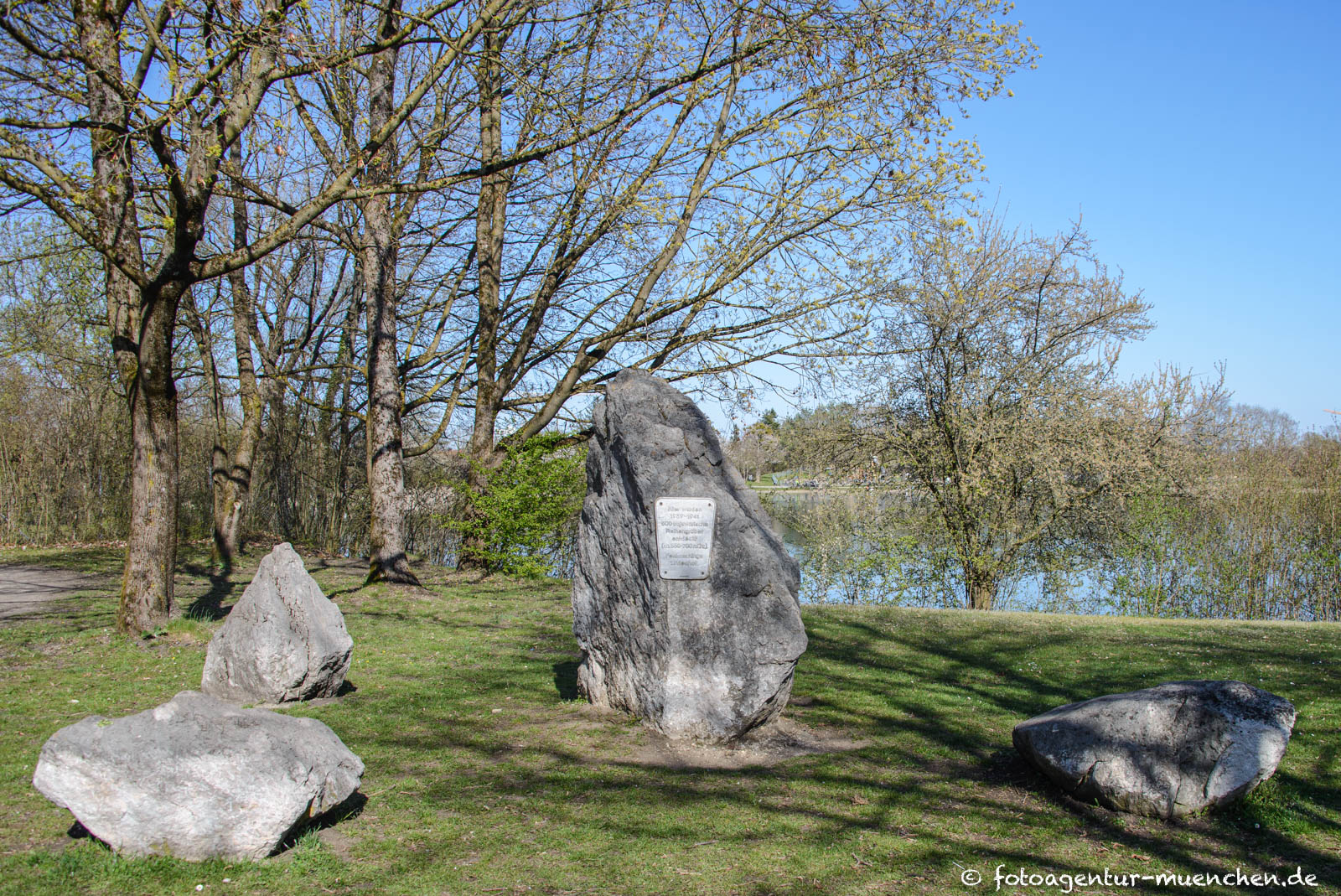 Gedenkstein – Bajuwarische Reihengräber