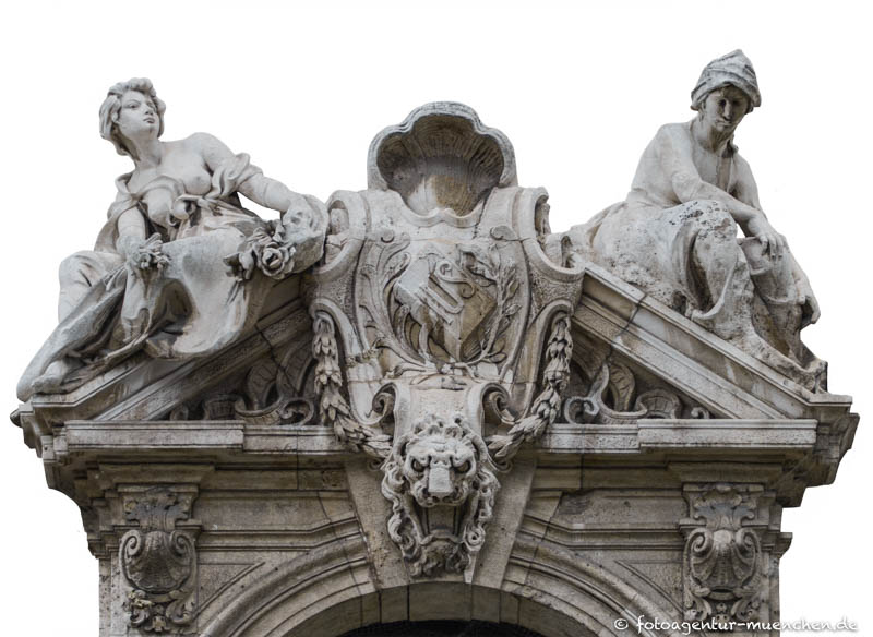 Zwei weibliche Figuren mit Buch