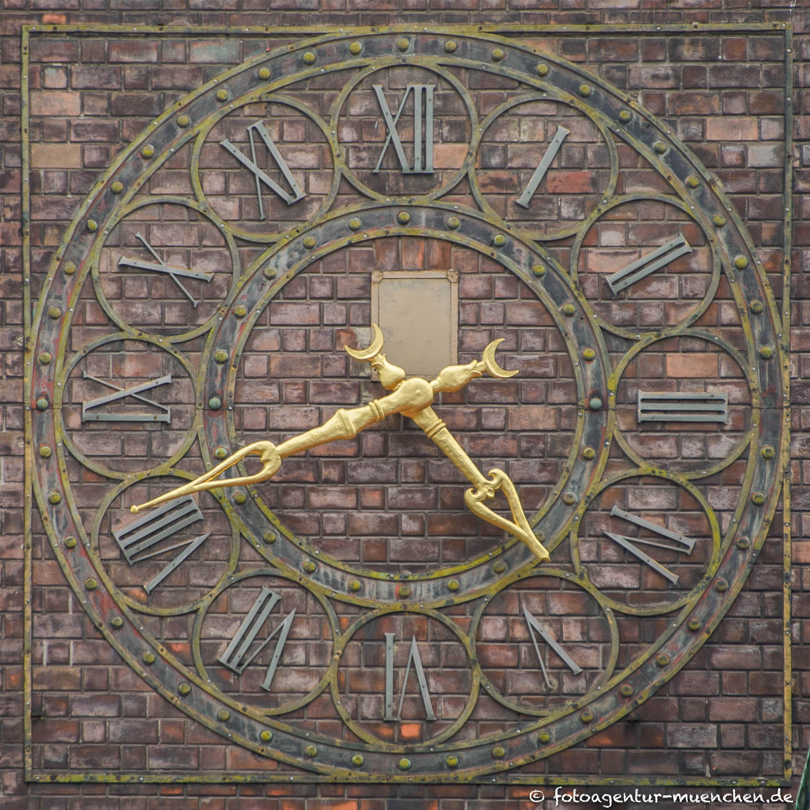 Neues Justizgebäude - Uhr