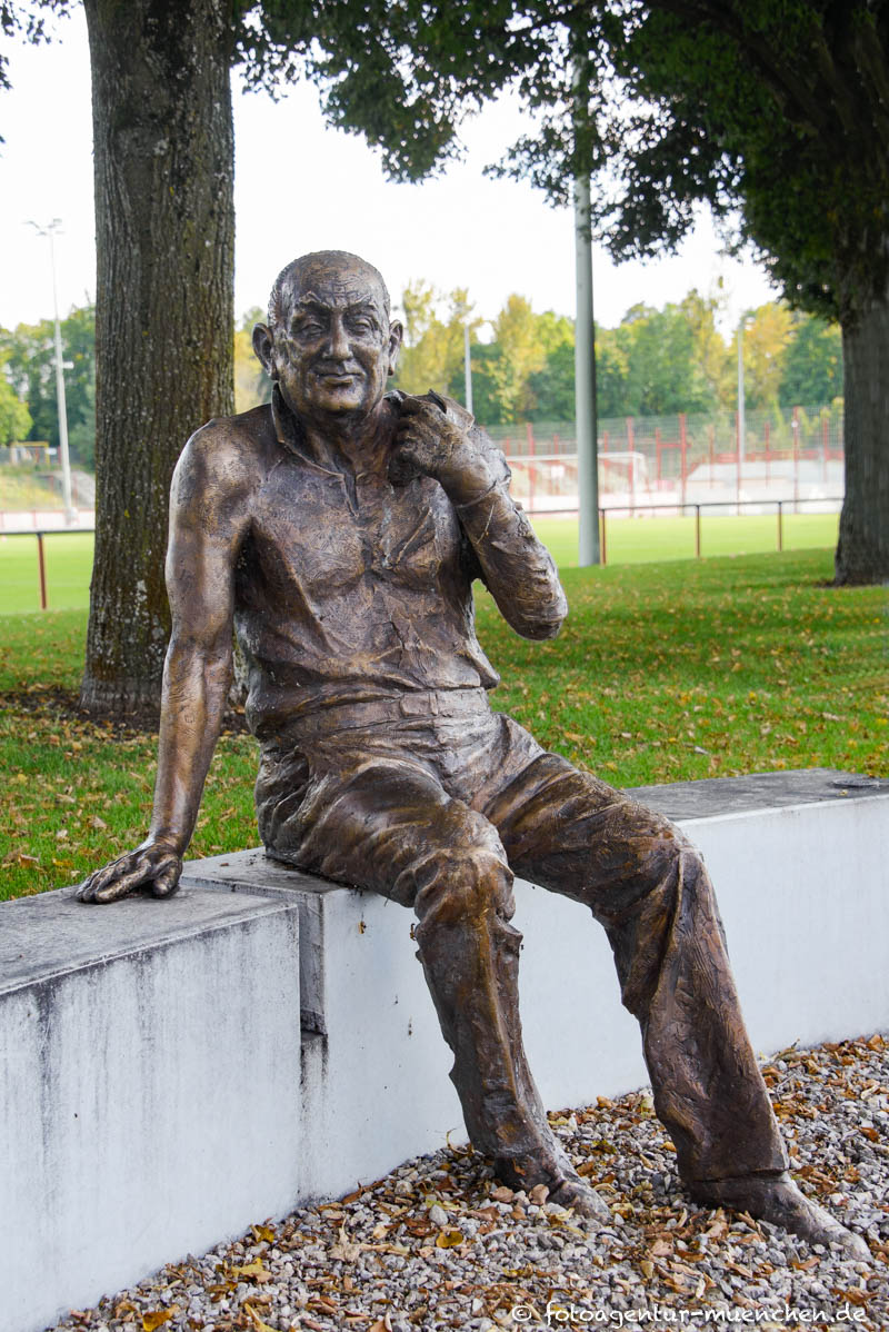 Kurt-Landauer-Statue – Denkmal/Kunstwerk in München
