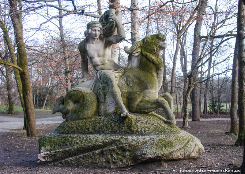 Jüngling auf Seekuh (Reichtum) – Denkmal/Kunstwerk in München