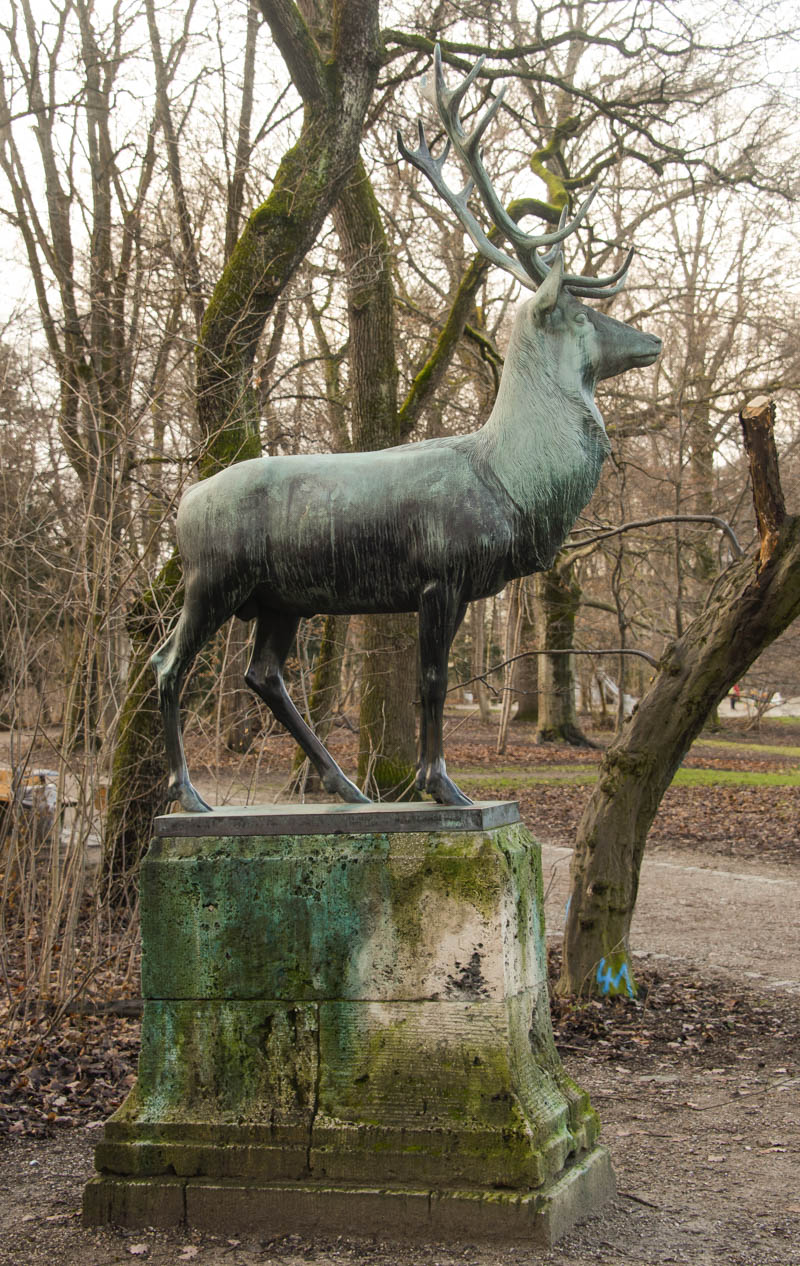 Hirsch – Denkmal/Kunstwerk in München