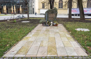 Denkmal für nicht existierende Trümmerfrauen – Foto aus München