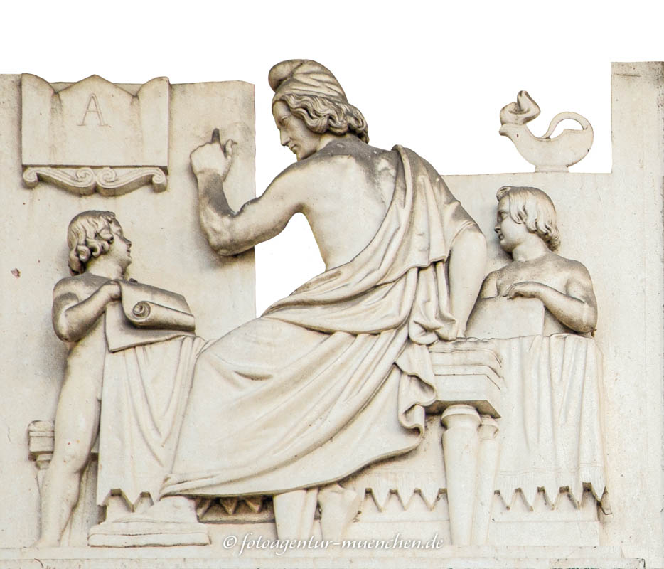 Elementarschule – Denkmal/Kunstwerk in München