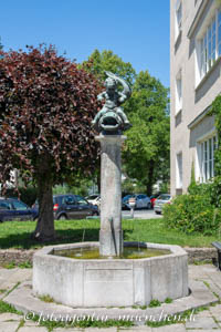 Gerhard Willhalm – Knabe auf Waller