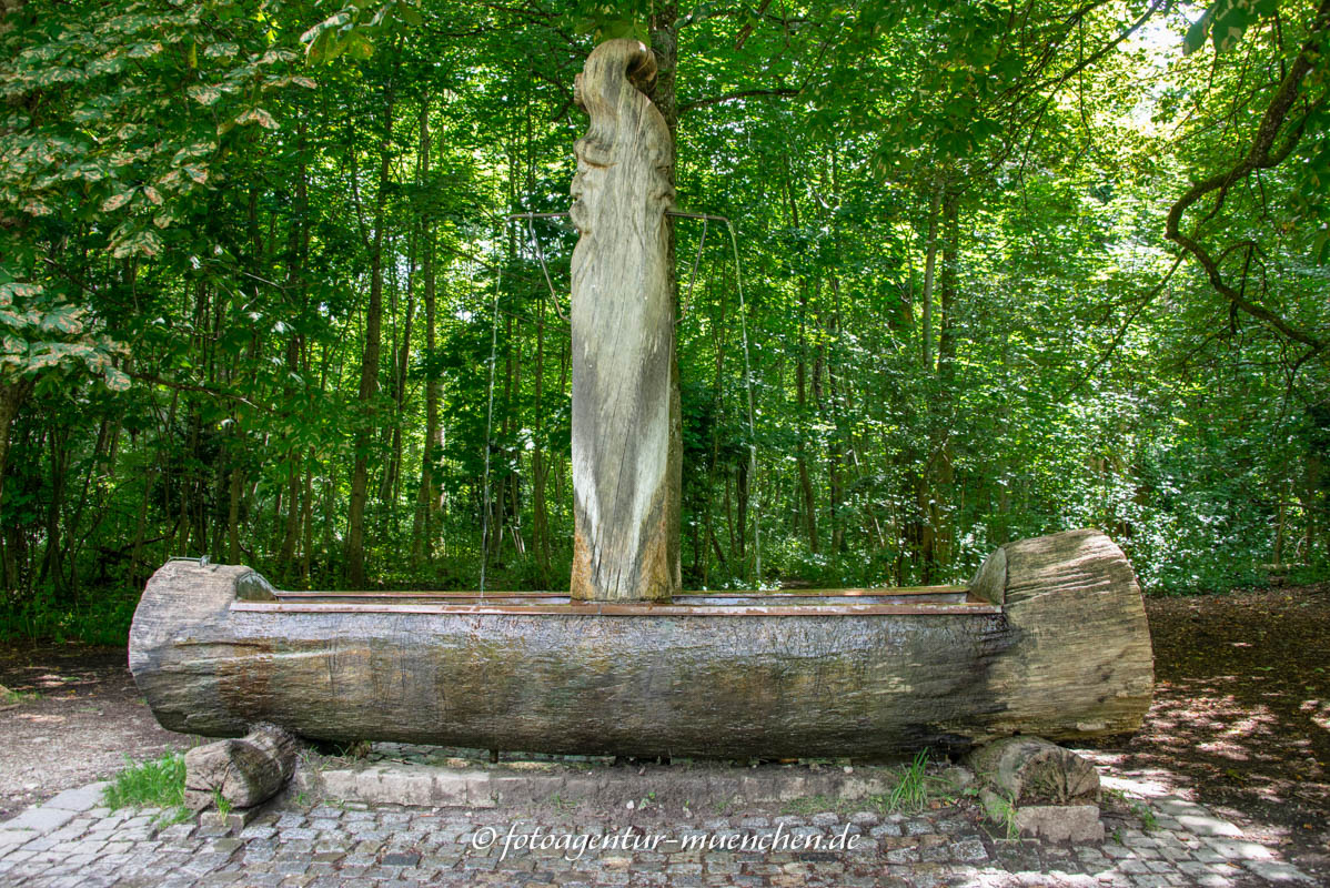 Holztrogbrunnen  – Denkmal/Kunstwerk in München