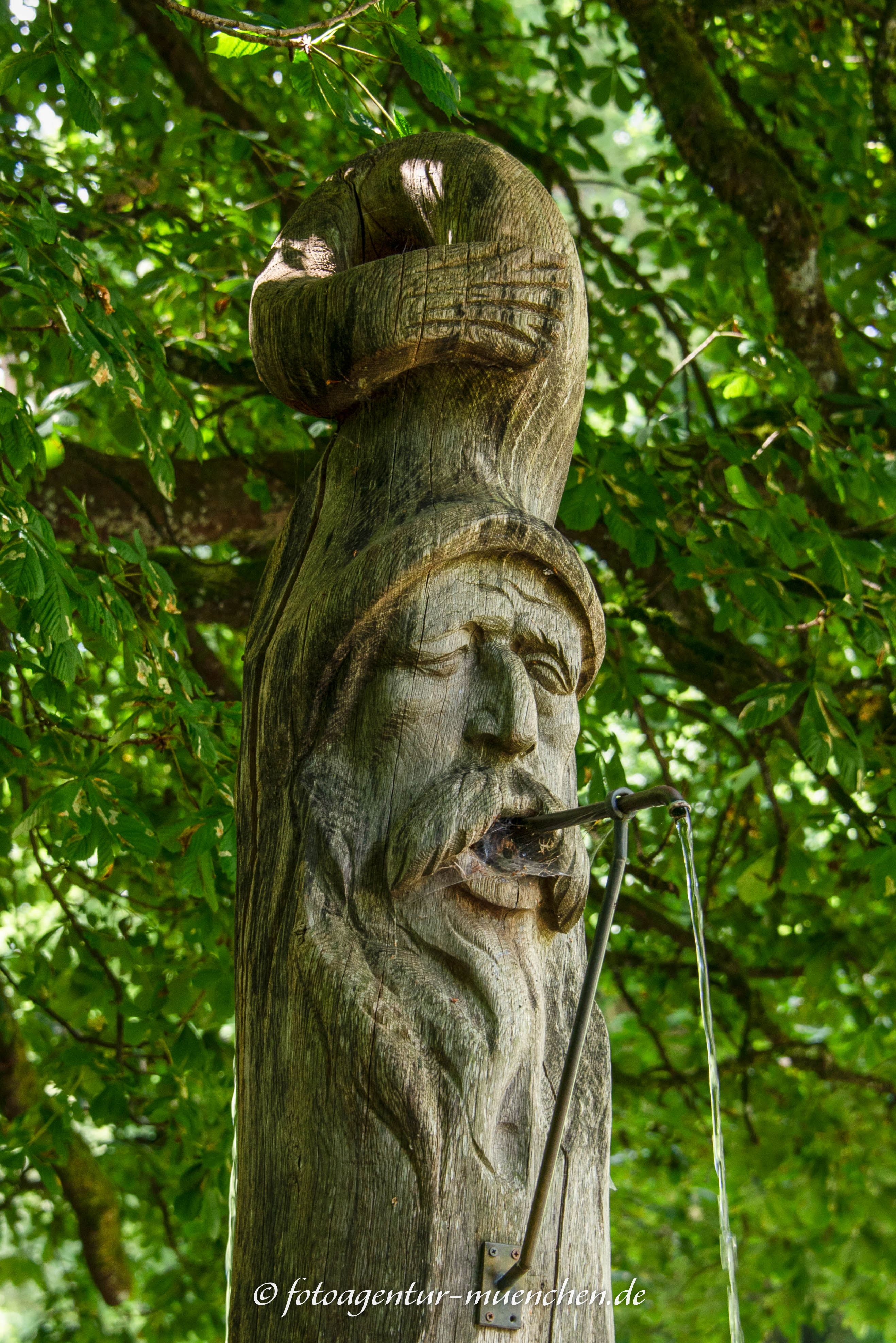 Holztrogbrunnen „Wasserspeiender Faun“ 