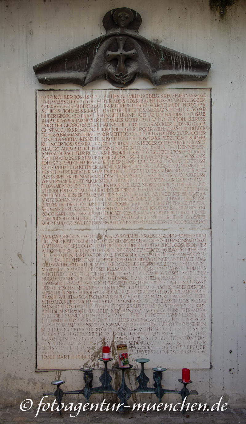 Kriegerdenkmal - Kirche Namen Jesu