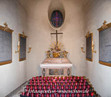 Kriegerdenkmal - Kirche Sankt Theresia