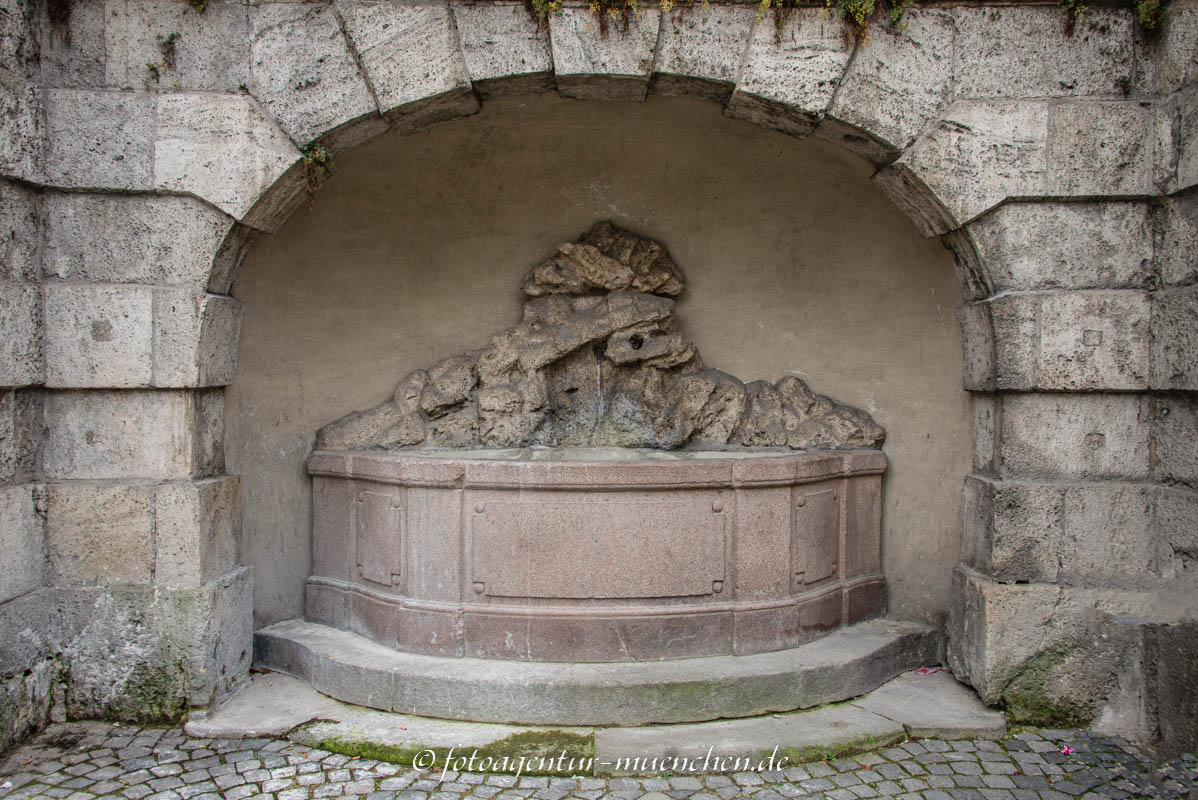 Grottenbrunnen – Denkmal/Kunstwerk in München