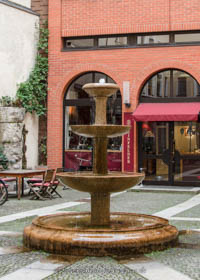  - Schalenbrunnen