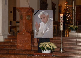 Gedenken an Papst Benedikt XVI. in der Frauenkirche – Foto aus München