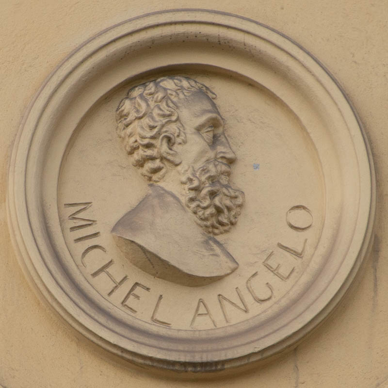Tondi mit Reliefbüste - Michelangelo