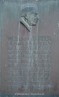  - Gedenktafel - Röntgenstrahlen
