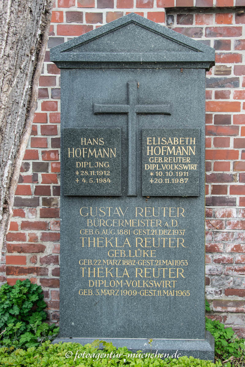 Grab - Gustav Reuter