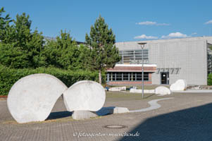 Rucker Hans - Geschwungenes Steinband