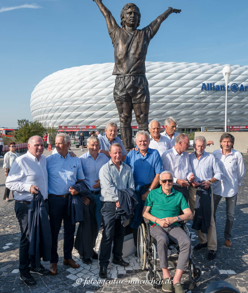 Enthüllung des Gerd Müller Denkmals