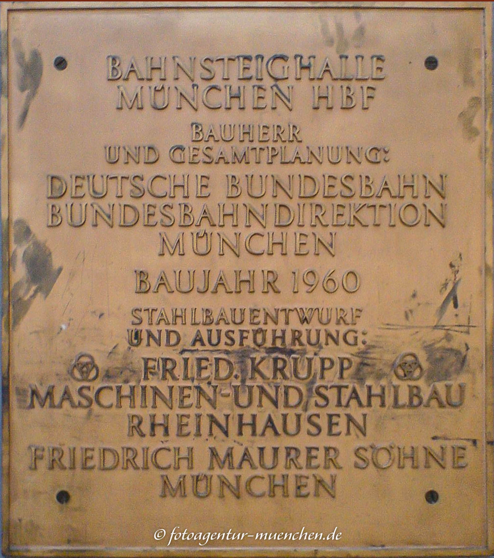 Gedenkhalle - Bahnsteighalle
