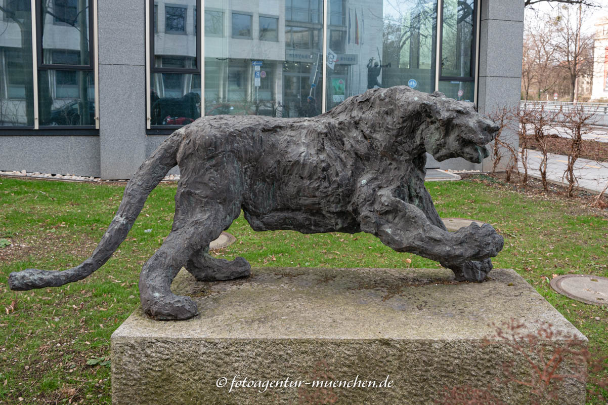 Löwin – Denkmal/Kunstwerk in München