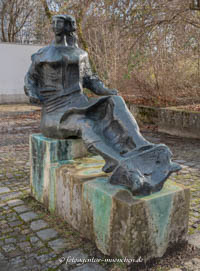 Gerhard Willhalm – Sitzendes Mädchen