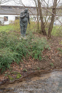 Gerhard Willhalm – Mann spricht mit Fisch