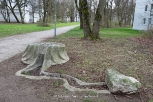  - Brunnen
