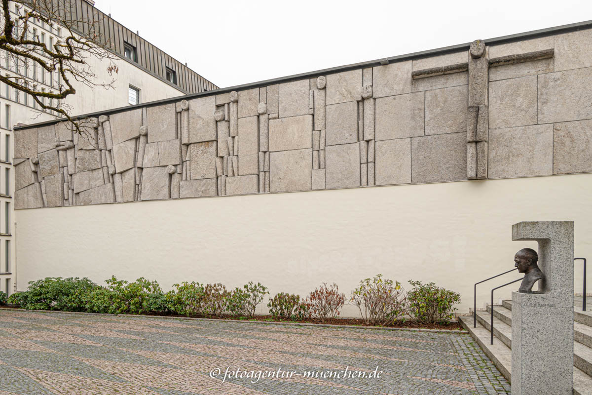 Vom Chaos zur Ordnung – Denkmal/Kunstwerk in München