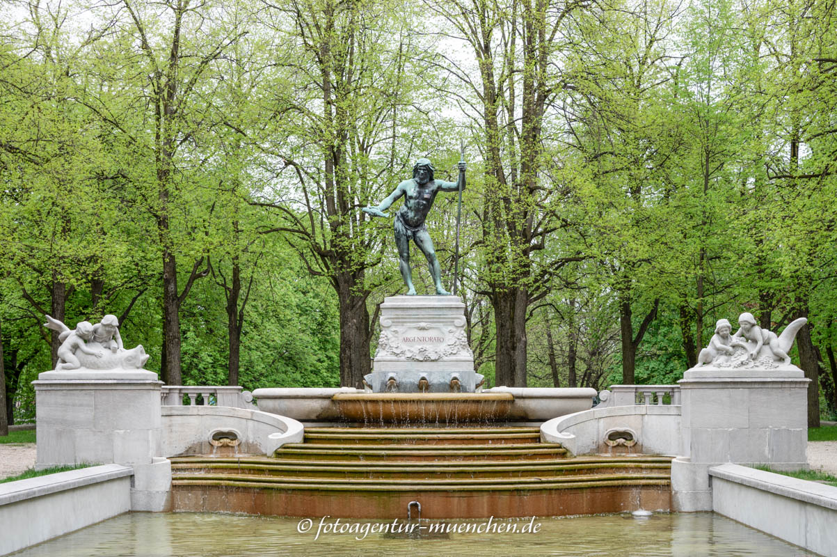 Vater-Rhein-Brunnen – Denkmal/Kunstwerk in München