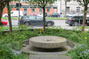  - Brunnen