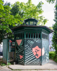  - Pissoir