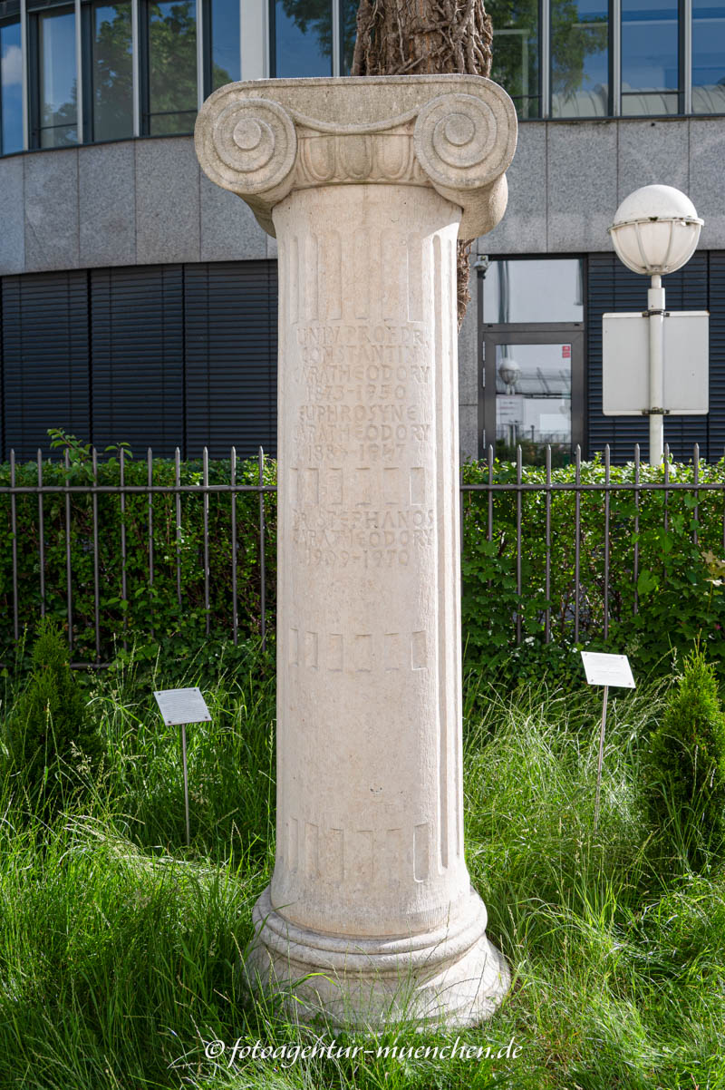 Gedenksäule - Constantin Caratheodory – Denkmal/Kunstwerk in München