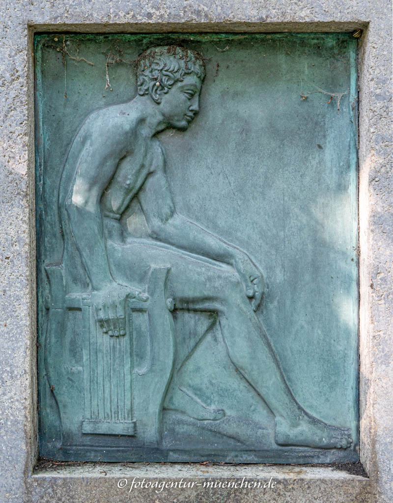 Trauernder Jüngling – Denkmal/Kunstwerk in München