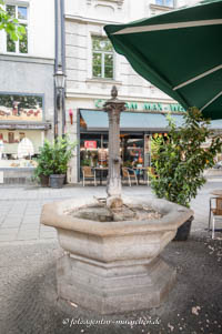 Kustermann F. S. - Brunnen - Max-Weber-Platz