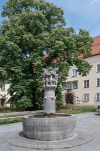 Gerhard Willhalm – Die Gratulanten (Hochzeitsbrunnen)