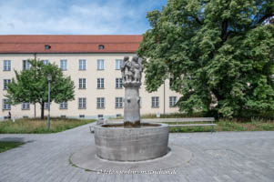Gerhard Willhalm – Die Gratulanten (Hochzeitsbrunnen)