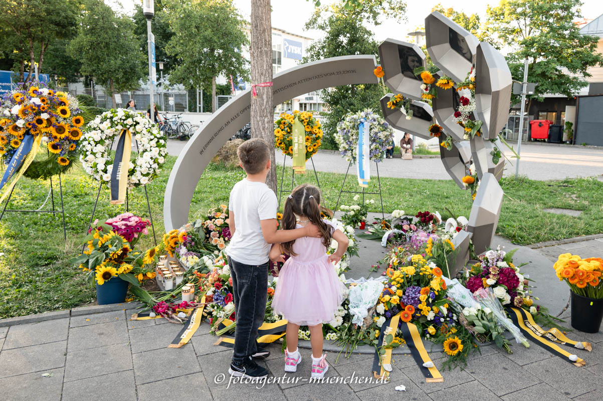 Denkmal „Für Euch“ (Rechtsradikaler Anschlag OEZ)