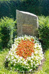 Gerhard Willhalm – Grab - Freiherr Adolf von Harnier
