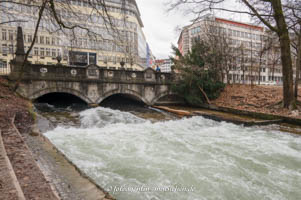 Eisbachwelle – Foto aus München