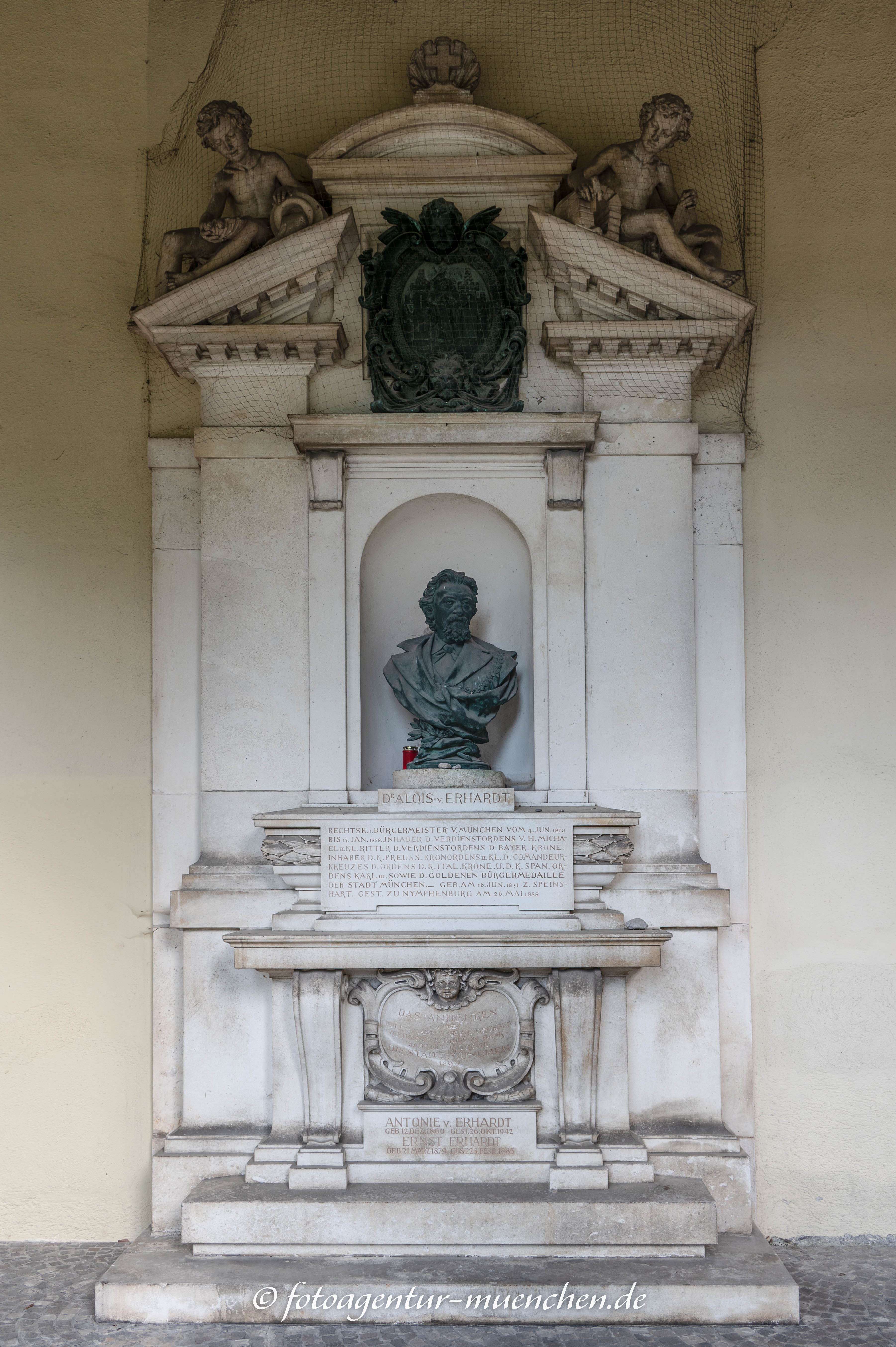 Grab - Alois von Erhardt