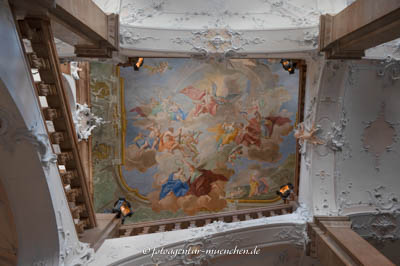 Deckenfresko im Treppenhaus