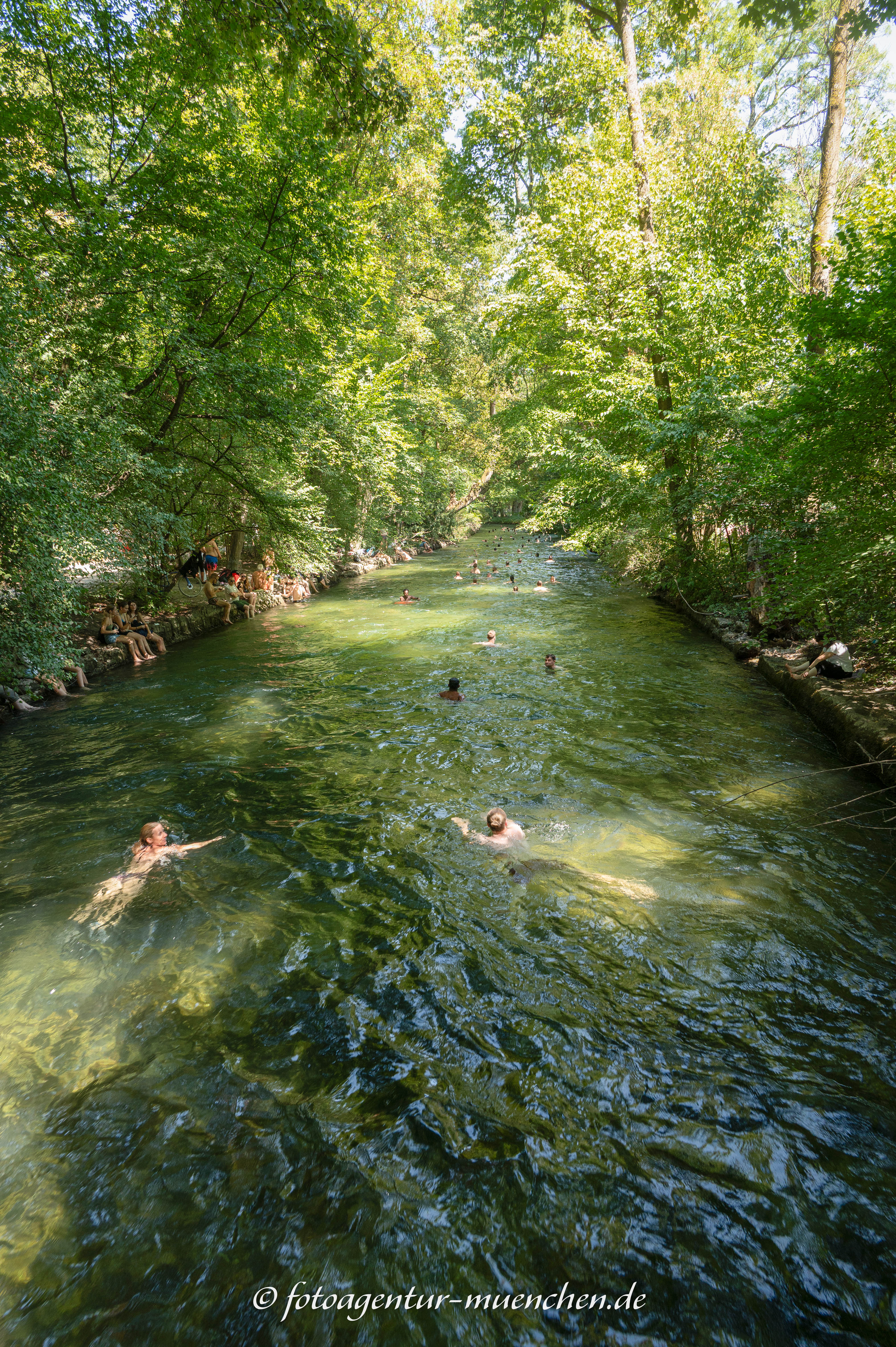 Baden im Eisbach – und mit der Tram zurück