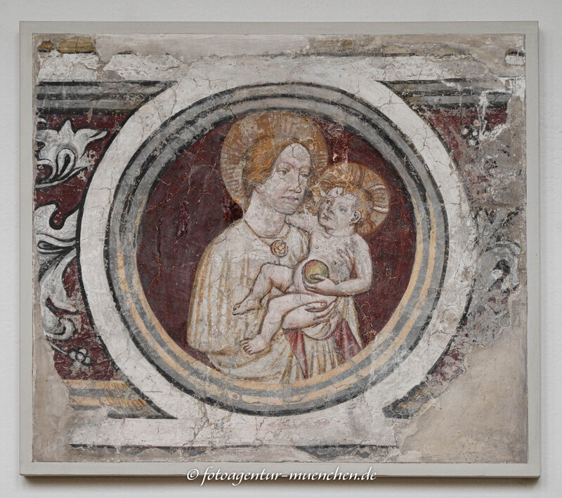 Fresko - Maria mit Kind – Denkmal/Kunstwerk in München