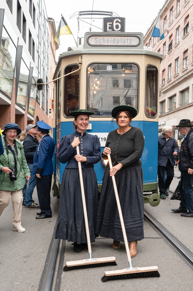 Trambahnritzenreinigungsfrauen
