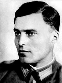 Anonymous, <a rel="nofollow" href="https://commons.wikimedia.org/wiki/File:Claus_von_Stauffenberg_(1907-1944).jpg">Claus von Stauffenberg (1907-1944)</a>, als gemeinfrei gekennzeichnet, Details auf <a rel="nofollow" href="https://commons.wikimedia.org/wiki/Template:PD-1996">Wikimedia Commons</a>